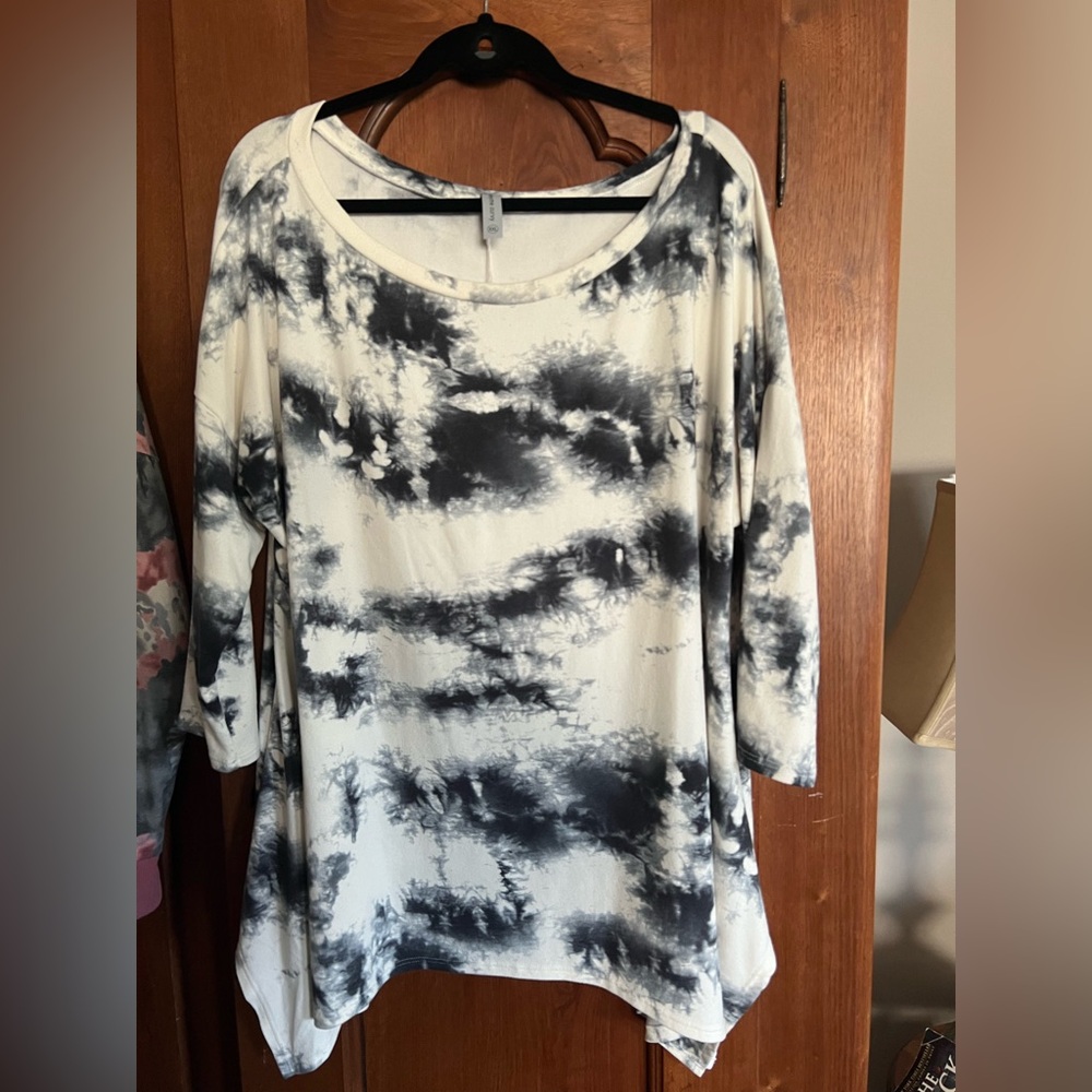 Stylish Black and White Women's Tunic